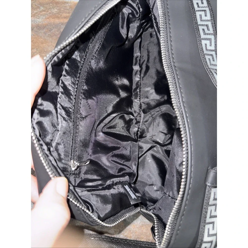 NWOT Versace Parfums Black Double Zip Toiletry Travel Bag Greek Key Strap
